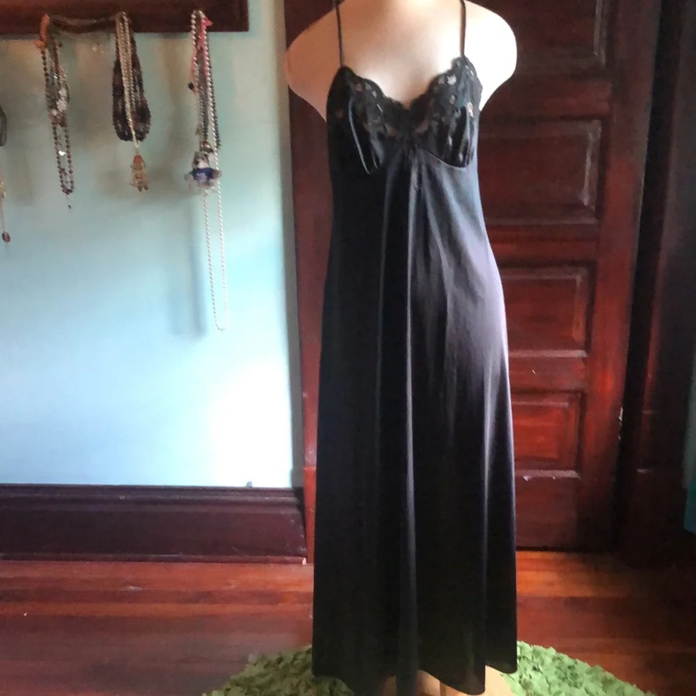 Vintage Vanity Fair black negligee/crisscross spaghetti straps/sz 36/anklelength - Picture 13 of 14